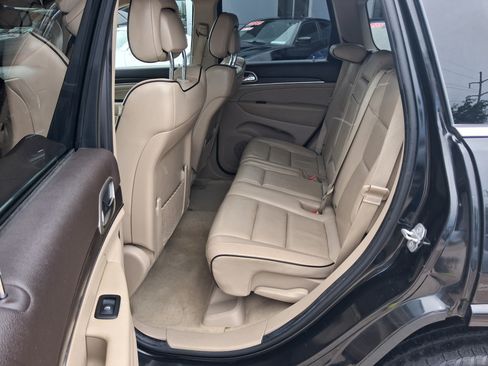 Used 2014 Jeep Grand Cherokee Overland w/ Advanced Technology Group AWD/4WD image 3