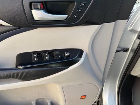 Used 2015 Toyota Highlander Limited Platinum FWD image 10