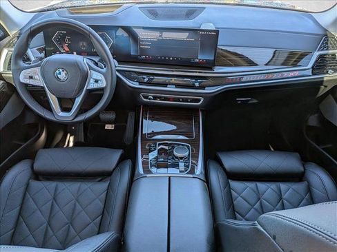 Certified 2025 BMW X7 xDrive40i w/ Premium Package image 18
