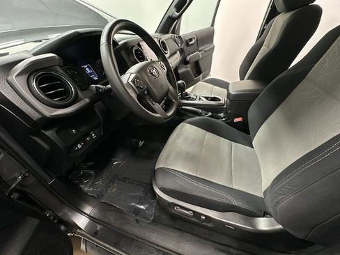 Used 2022 Toyota Tacoma TRD Off-Road image 15