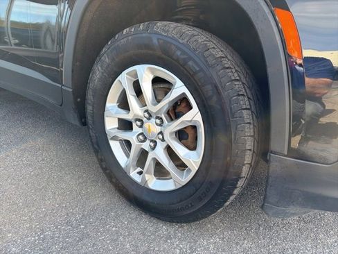 Used 2022 Chevrolet Traverse LS image 9