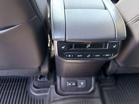 New 2026 Toyota Highlander Platinum AWD/4WD image 11