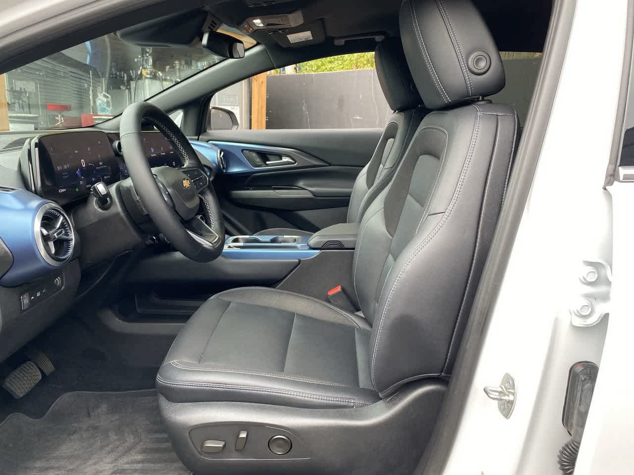 Used 2024 Chevrolet Equinox EV LT AWD/4WD image 13