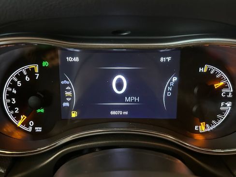 Used 2019 Jeep Grand Cherokee Laredo w/ Security & Convenience Group AWD/4WD image 10