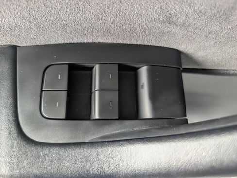 Used 2022 Tesla Model Y Performance AWD/4WD image 12