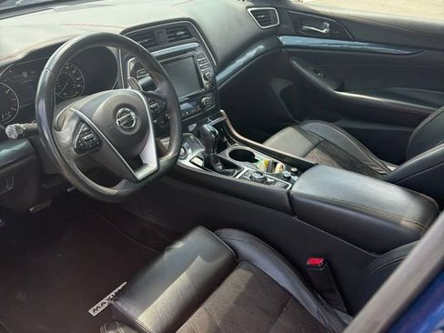 Used 2019 Nissan Maxima SR FWD image 9