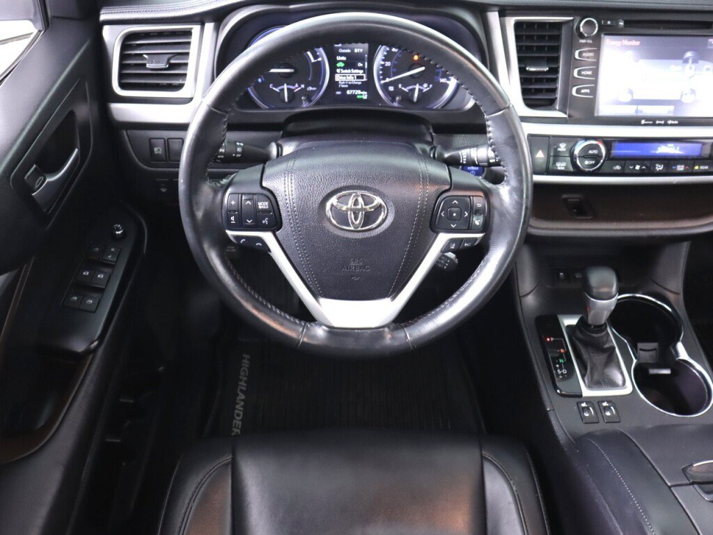 Used 2017 Toyota Highlander XLE AWD/4WD image 34