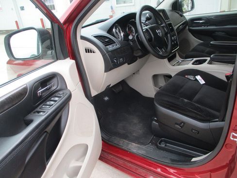 Used 2015 Dodge Grand Caravan SXT w/ Security Group FWD image 24