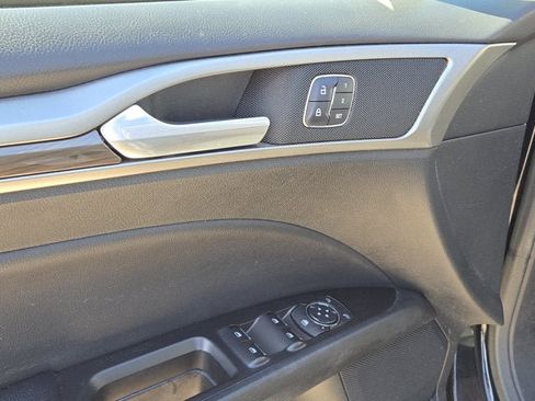 Used 2017 Ford Fusion SE w/ Fusion SE Technology Package FWD image 18