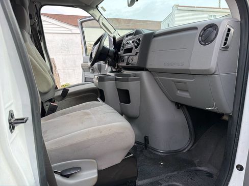 Used 2022 Ford E-350 and Econoline 350 Super Duty w/ Power Windows & Locks Group image 21