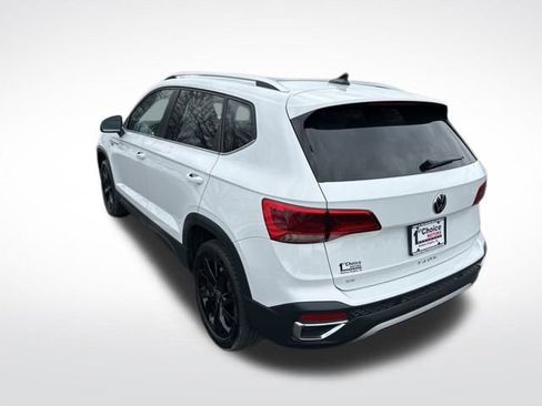 Used 2024 Volkswagen Taos SE image 4