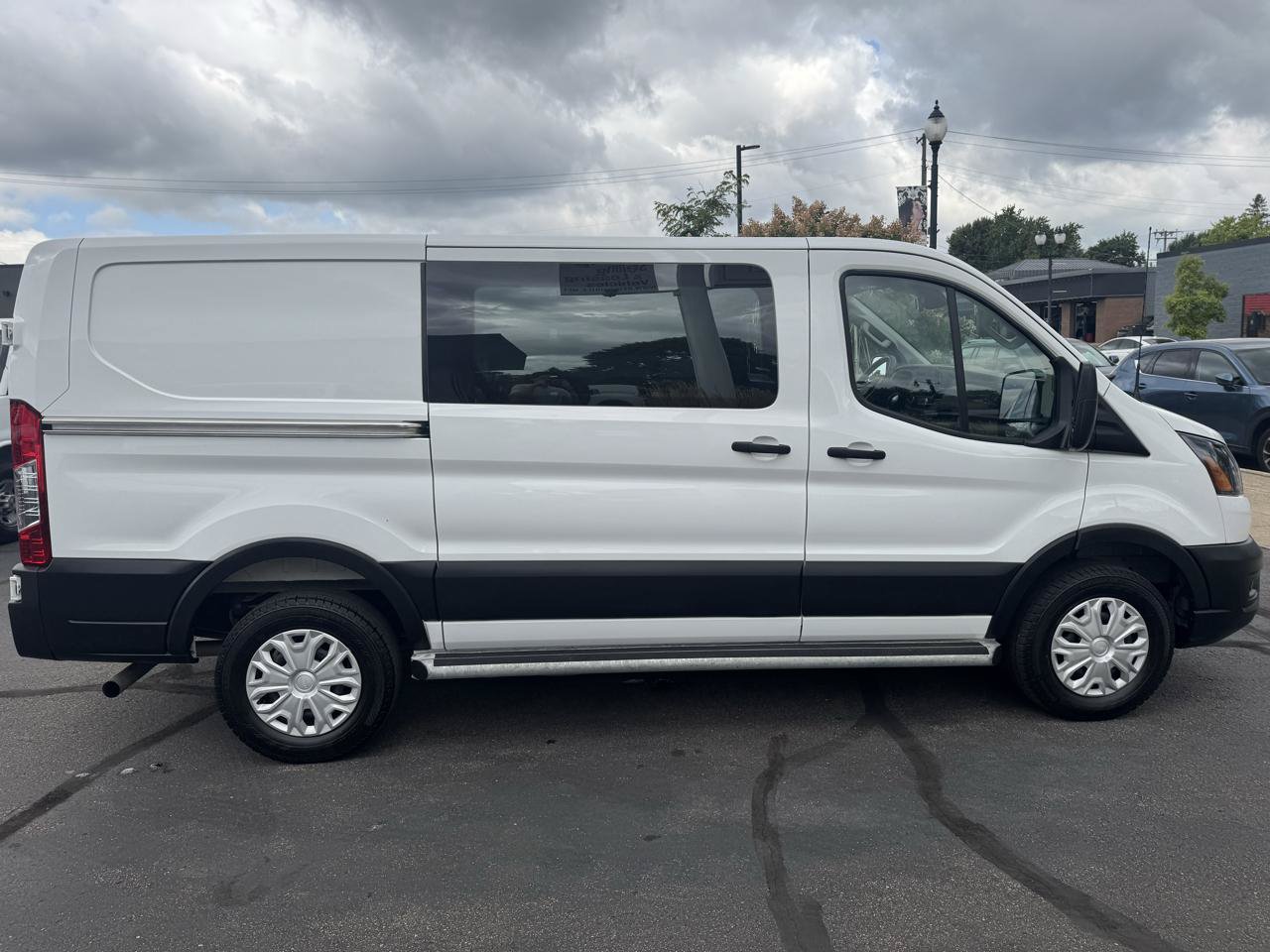 Used 2025 Ford Transit 250 Low Roof w/ Exterior Upgrade Package RWD image 4