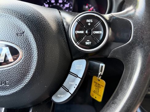 Used 2018 Kia Soul + FWD image 23