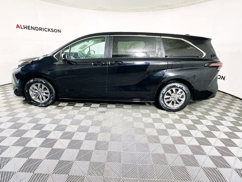 Used 2024 Toyota Sienna LE image 6