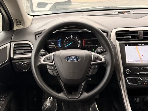 Used 2019 Ford Fusion SE FWD image 23