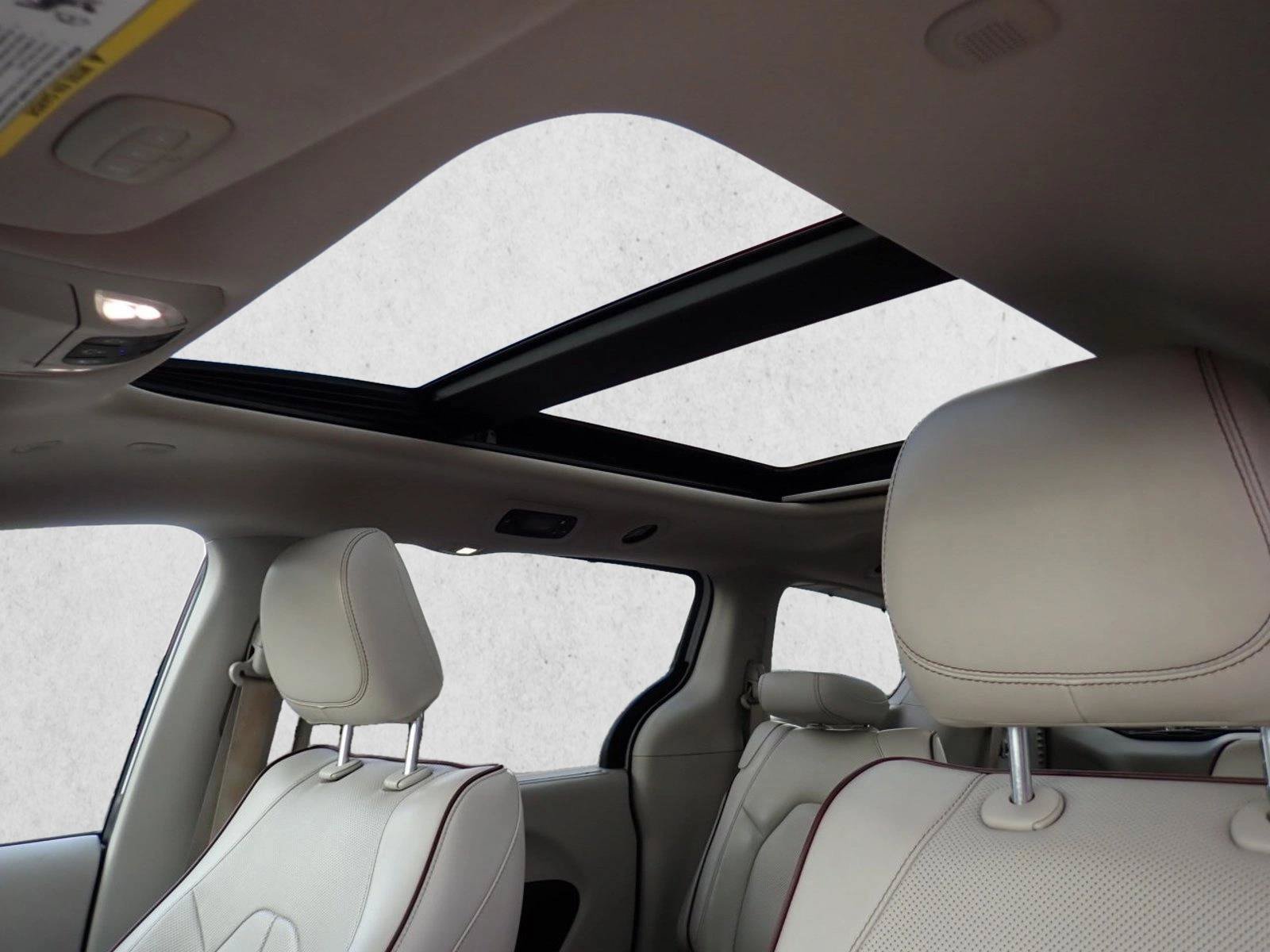 Used 2020 Chrysler Pacifica Limited FWD image 17