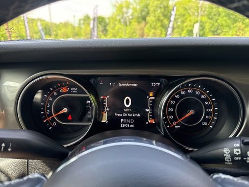 Used 2021 Jeep Wrangler Unlimited Sahara AWD/4WD image 14