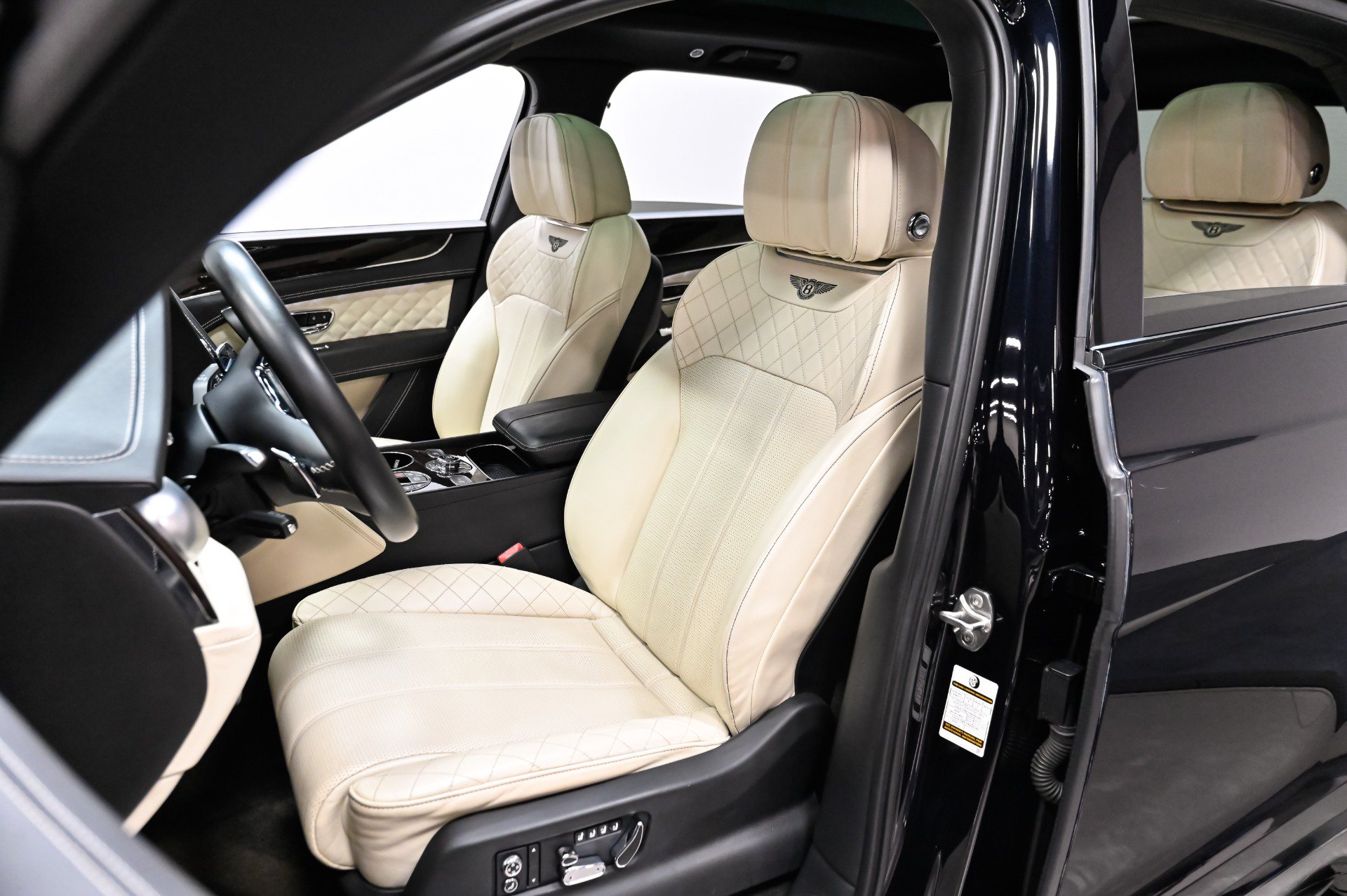Used 2018 Bentley Bentayga w/ Black Specification AWD/4WD image 8