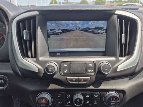 Used 2024 GMC Terrain SLT FWD image 4