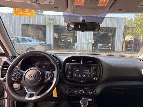 Used 2020 Kia Soul LX image 5
