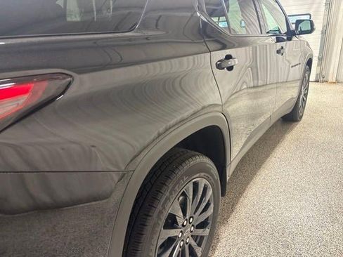 Used 2022 Chevrolet Traverse RS FWD image 10