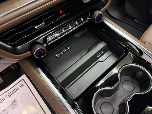 Certified 2025 Chevrolet Suburban High Country image 32