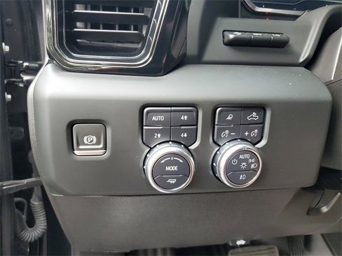 Used 2024 GMC Sierra 2500 AT4 w/ AT4 Premium Plus Package image 30