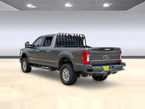 Used 2018 Ford F250 XLT w/ XLT Premium Package image 3