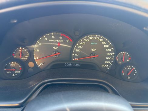 Used 2000 Chevrolet Corvette Convertible w/ Performance Handling Pkg RWD image 10