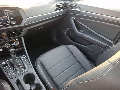 Certified 2023 Volkswagen Jetta SE w/ Panoramic Sunroof Package FWD image 16