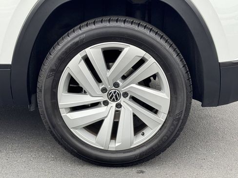 Used 2021 Volkswagen Atlas Cross Sport SE w/ Panoramic Sunroof Package image 12