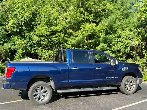 Used 2018 Nissan Titan SV w/ SV Convenience Package AWD/4WD image 16