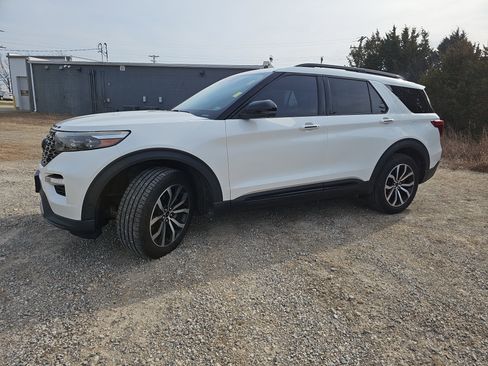 Used 2020 Ford Explorer ST w/ Premium Technology Package image 6
