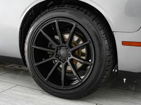 Used 2015 Dodge Challenger SXT image 45