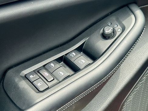 Used 2025 Jeep Grand Cherokee L Laredo RWD image 14