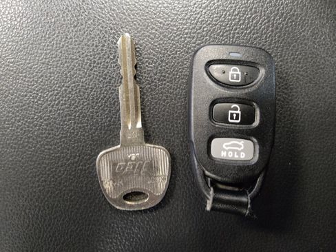 Used 2019 Hyundai Elantra SE w/ Cargo Package FWD image 32