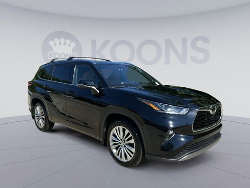 Used 2023 Toyota Highlander Platinum AWD/4WD image 2