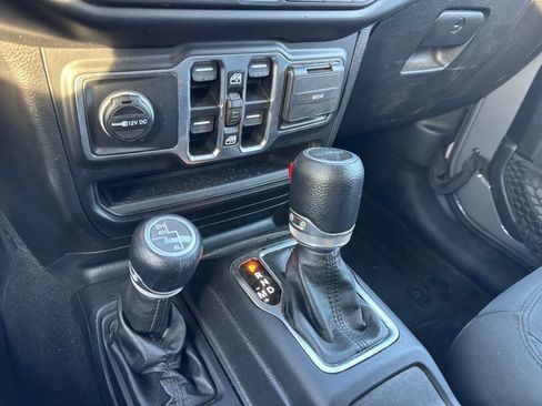 Used 2021 Jeep Gladiator Sport AWD/4WD image 7