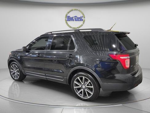 Used 2015 Ford Explorer XLT w/ Equipment Group 202B FWD image 4
