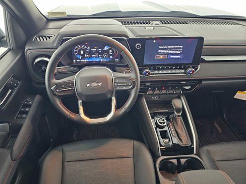Used 2025 Chevrolet Colorado Z71 w/ Technology Package AWD/4WD image 18