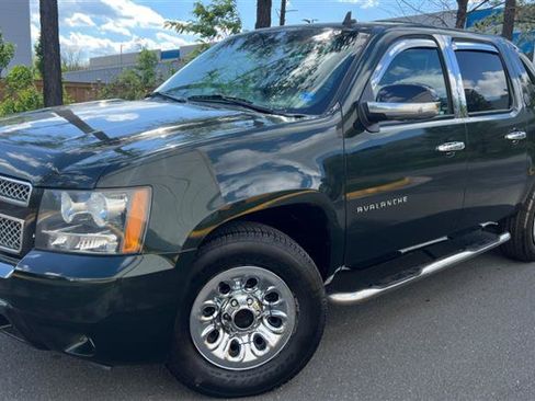 Used 2013 Chevrolet Avalanche LT RWD image 2
