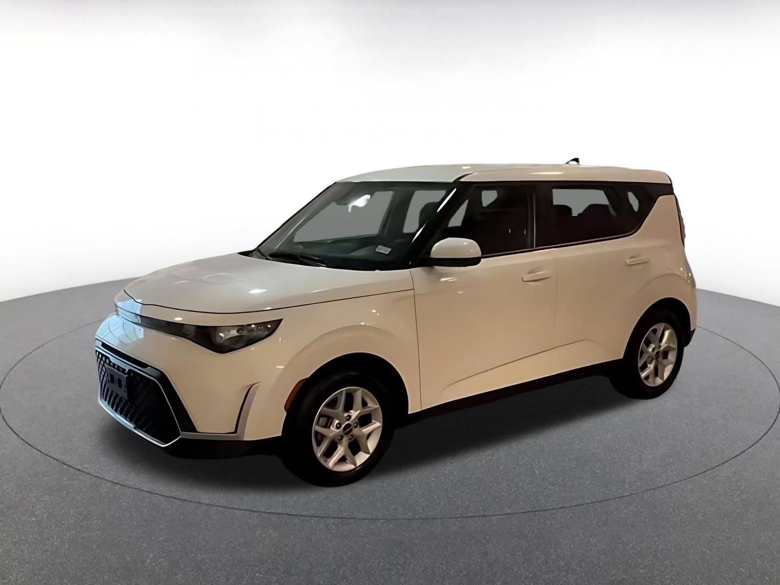 Used 2025 Kia Soul LX w/ LX Technology Package FWD image 6