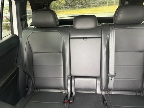 Used 2021 Volkswagen Tiguan SE FWD image 14