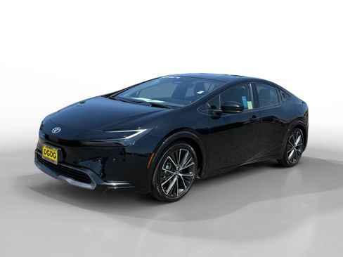 Used 2025 Toyota Prius XLE FWD image 1