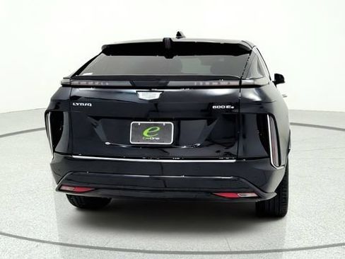 Used 2024 Cadillac Lyriq Luxury AWD/4WD image 7