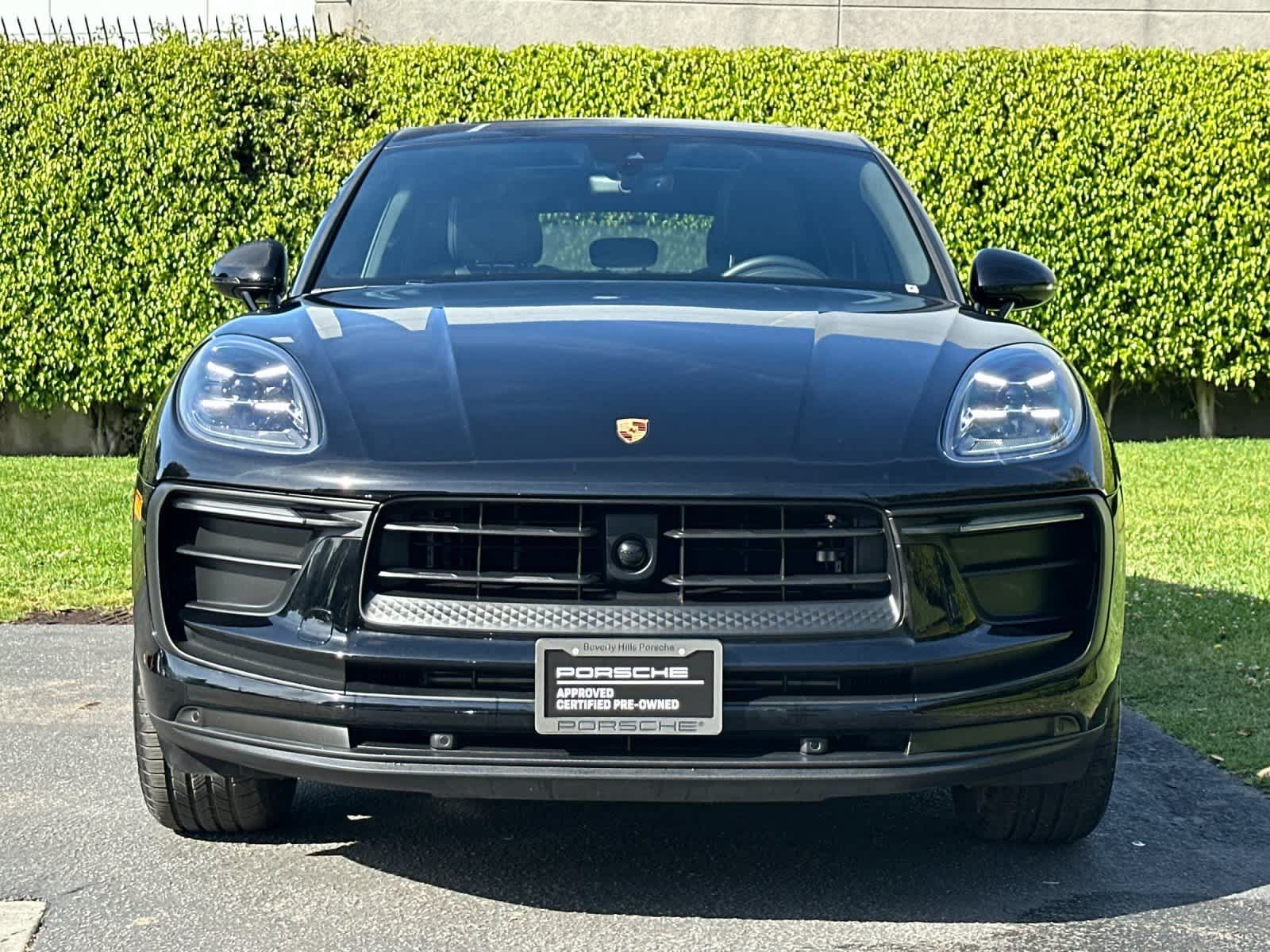 Certified 2025 Porsche Macan AWD/4WD image 11