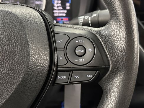 Used 2021 Toyota Corolla LE image 18