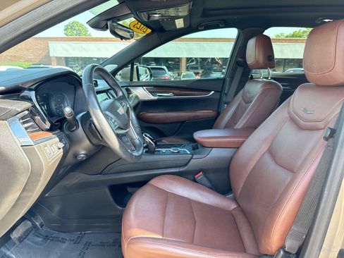 Used 2023 Cadillac XT5 Premium Luxury w/ Technology Package FWD image 3