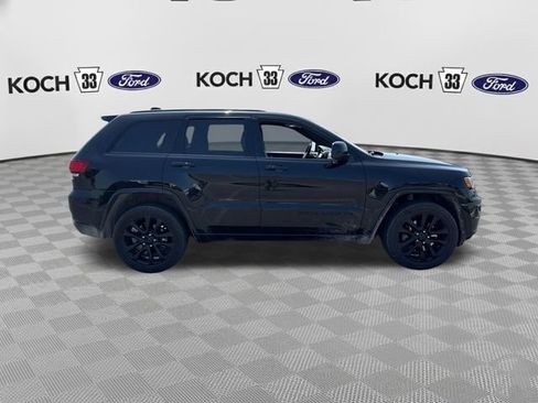 Used 2021 Jeep Grand Cherokee Laredo X AWD/4WD image 9