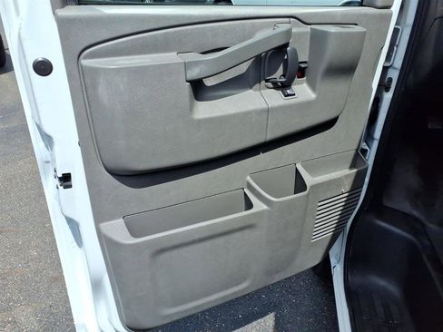 Used 2019 Chevrolet Express 2500 w/ Driver Convenience Package RWD image 9